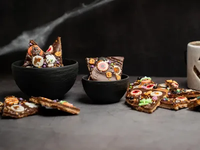 Halloween-Bruchschokolade mit Mürbeteig